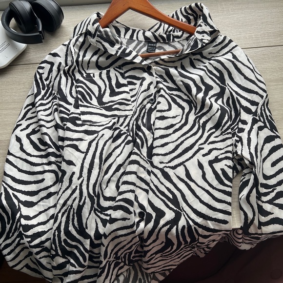 Zebra print button down shirt - Picture 2 of 3